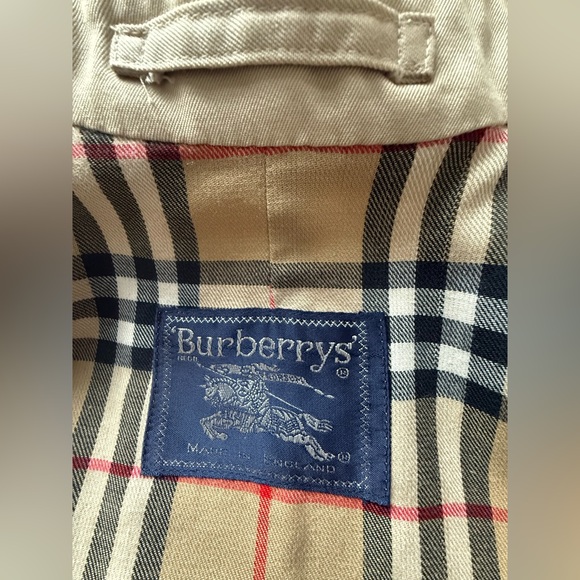 Vintage Burberrys. London Trench Coat - Picture 3 of 10